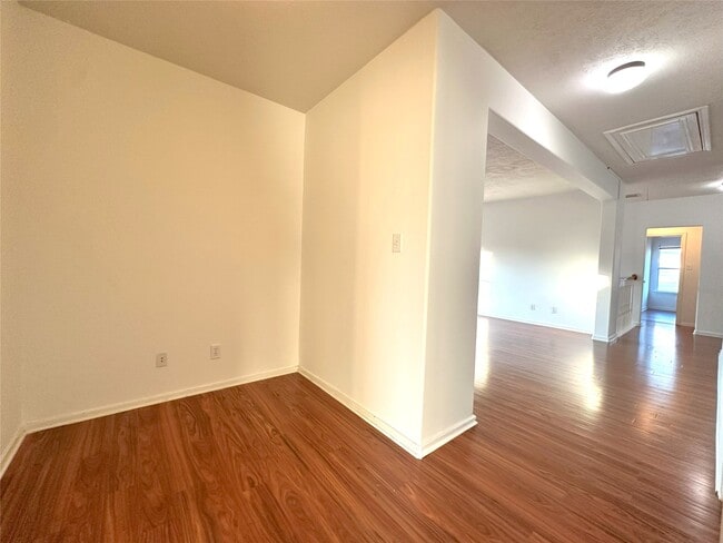 Building Photo - 46 S April Mist Cir