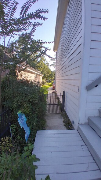 Private walk from car to your door - 20347 Atascocita Shores Dr