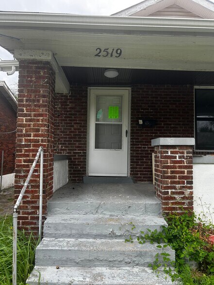 Building Photo - 2519 Crescent Ave