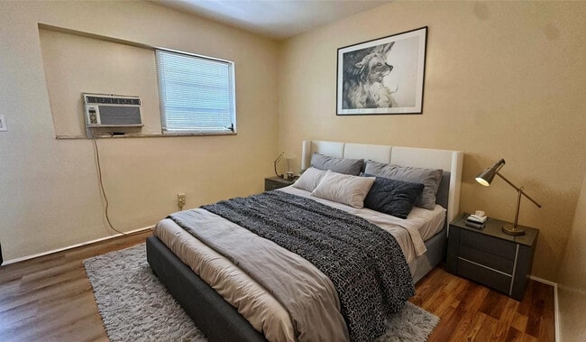 Building Photo - 505 NE 4th Ave