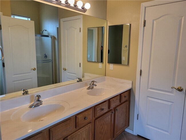 Building Photo - 2622 Discovery