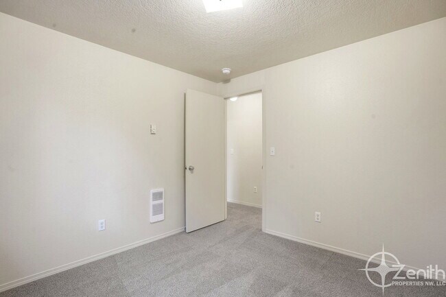 Building Photo - 3000 Cherry St