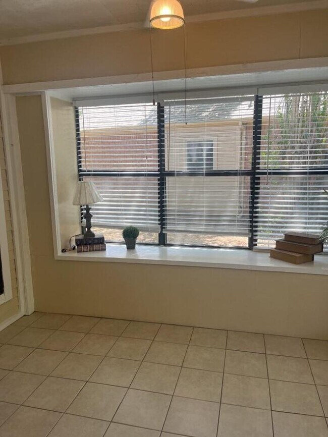 Building Photo - 6302 Meadowmere Ln