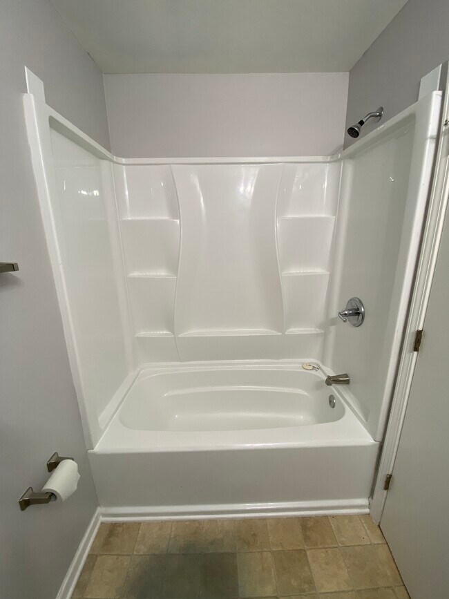 Master Bath - 714 Old Grove Rd