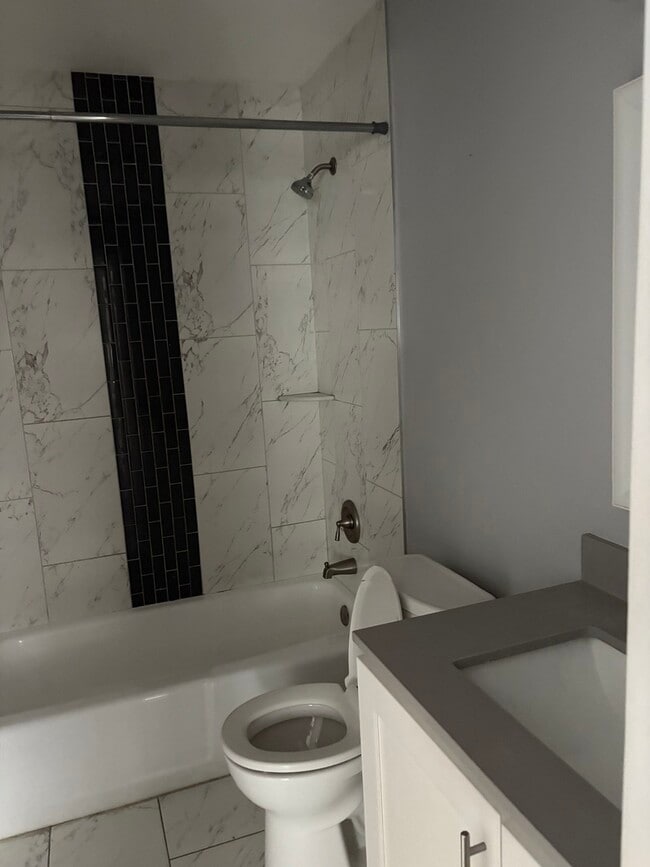 Building Photo - 4521 Maple Ave