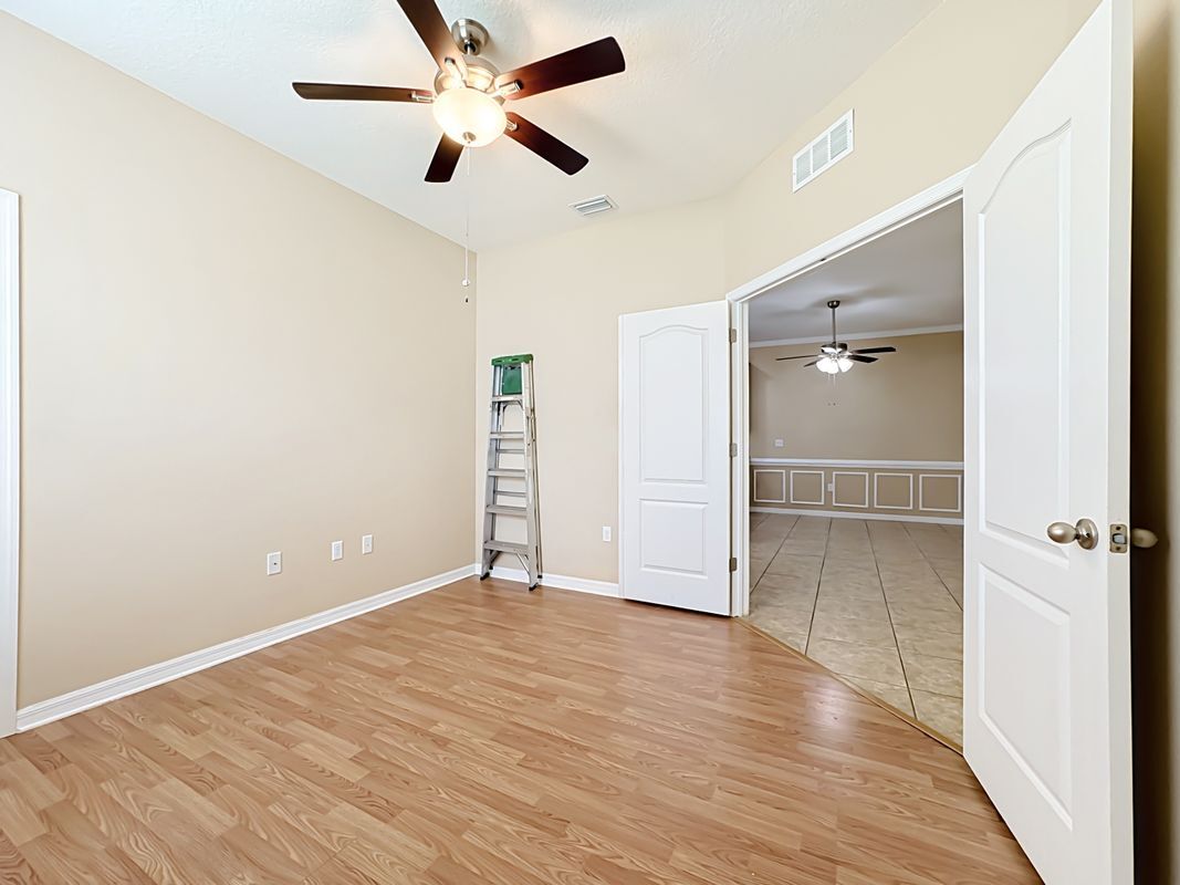 Building Photo - 7434 Surrey Pines Dr