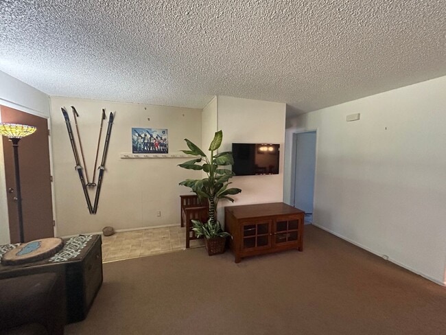 Building Photo - Great Location!  Furnished Condo off Ski Run Blvd - 6 month lease