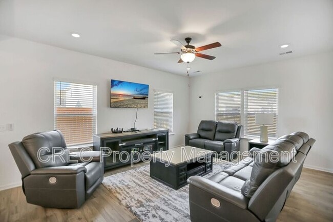 Building Photo - 691 Snow Owl Dr