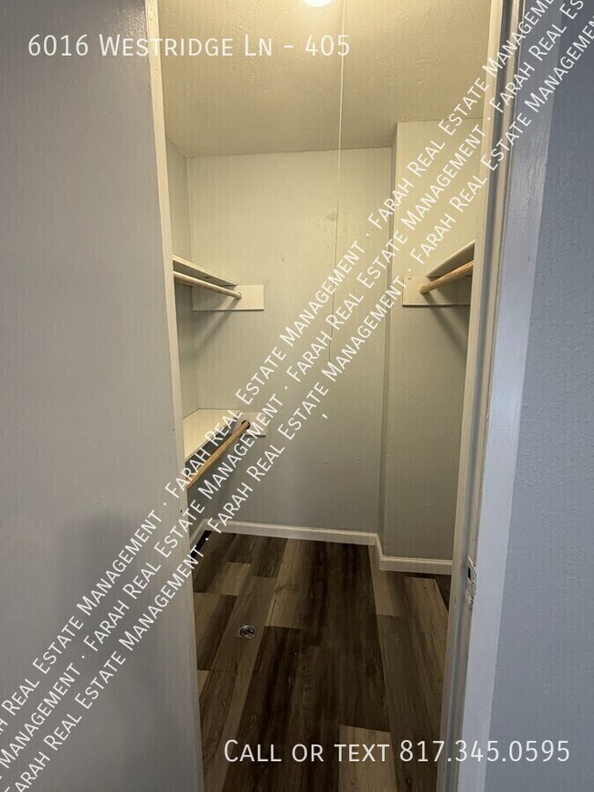 Building Photo - 6016 Westridge Ln