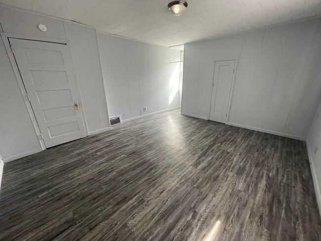 Building Photo - 614 Griffin-