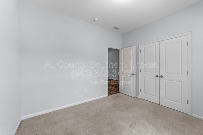 Building Photo - 877 Devon Estate Ave