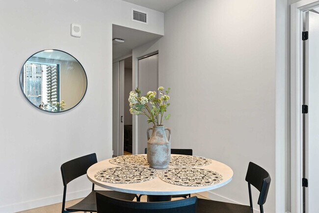 Building Photo - 121 NE 5th St