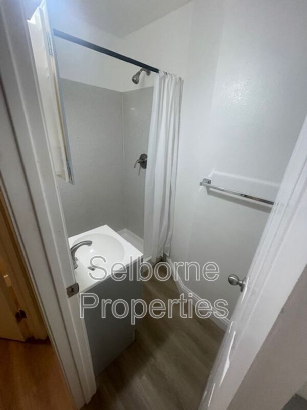 Building Photo - 524 41st St