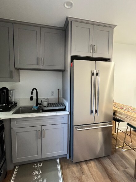 Building Photo - 3749 Hillcrest Dr