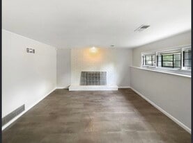 Building Photo - 119 W 104th Ter