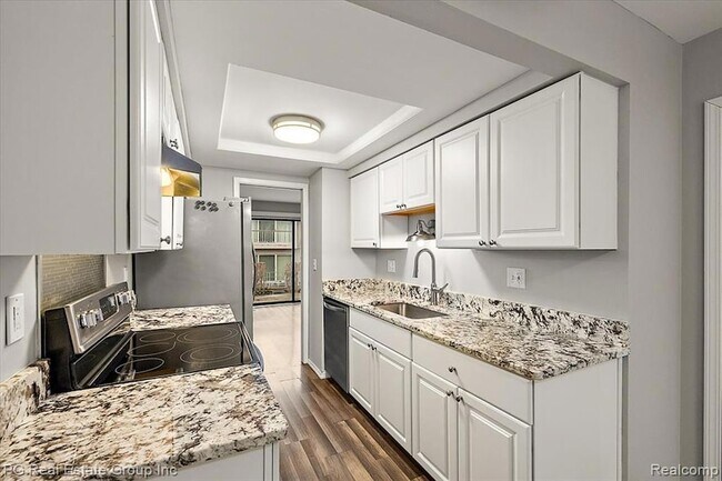 Building Photo - 1432 Oakbrook E Dr