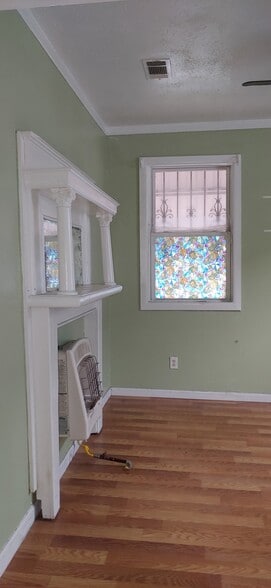 Building Photo - 1415 S Roman St