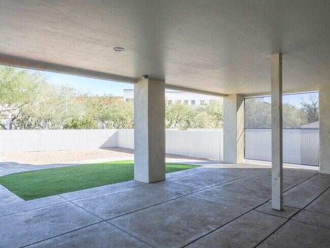 Building Photo - 3 Bedroom 2.5 Bath Home