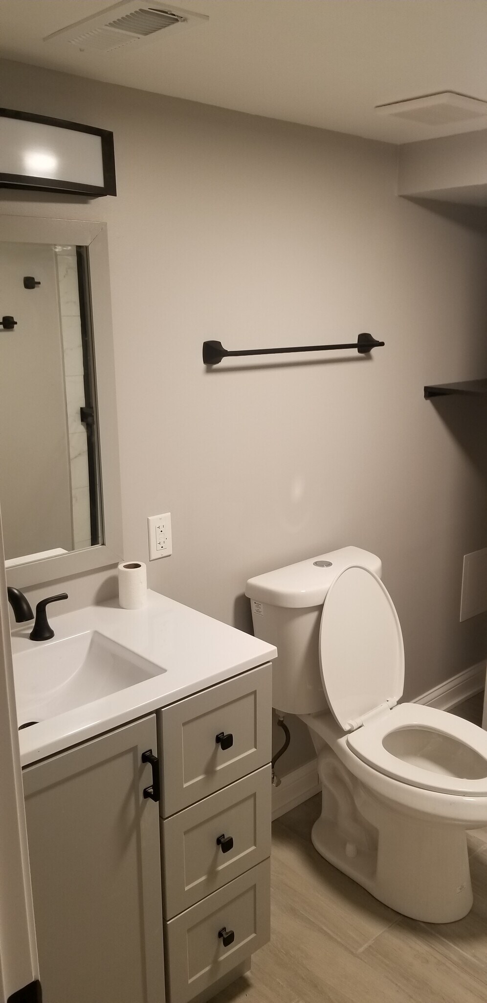 bathroom - 7920 S Manistee Ave