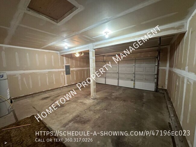 Building Photo - 1803 Pear St NE