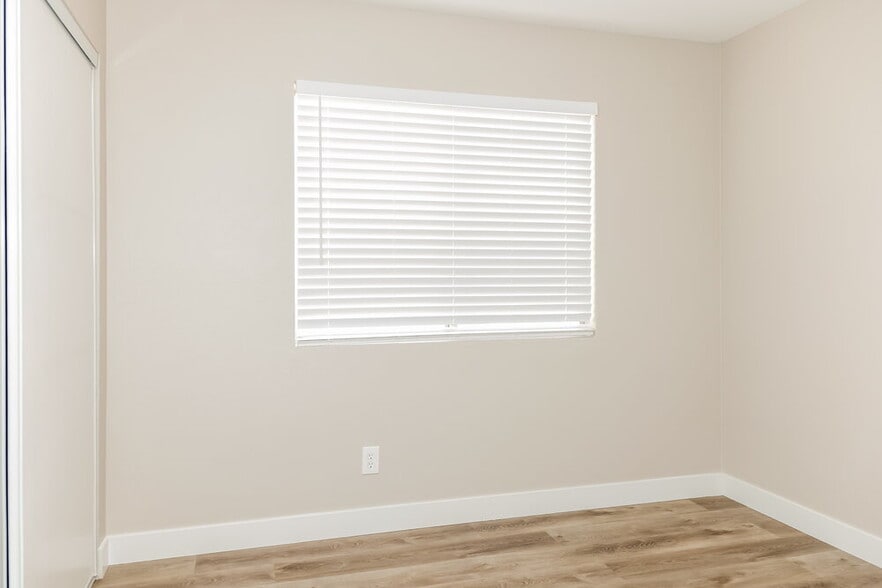 Building Photo - 2435 Sunset Peak St