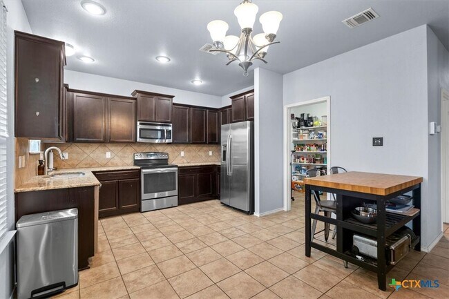 Building Photo - 9613 Adeel Dr