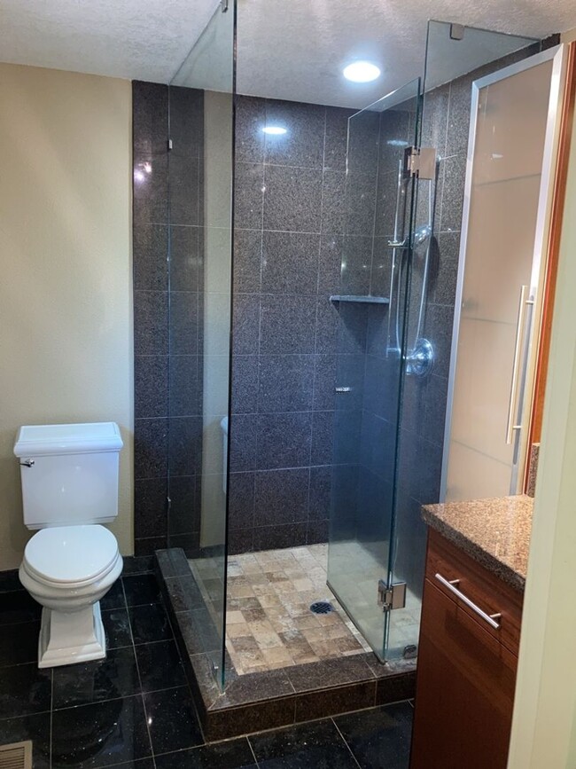 Building Photo - Burnt Bridge Creek 4 bedroom- Single Level