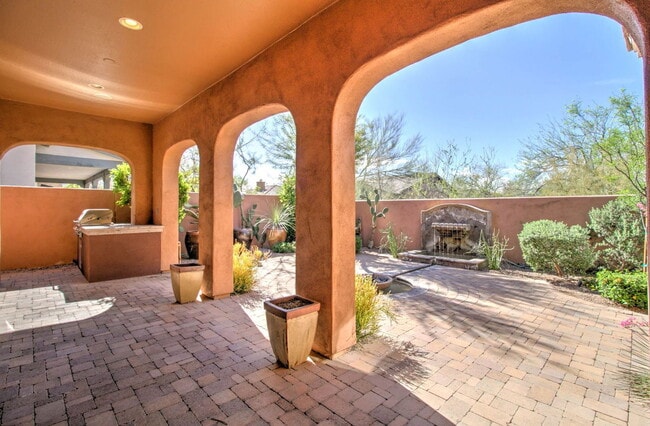 Building Photo - 9427 E Trailside View