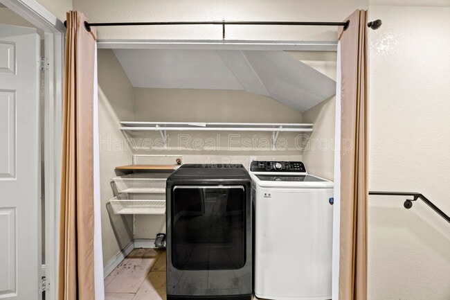 Building Photo - 22663 Vermont St