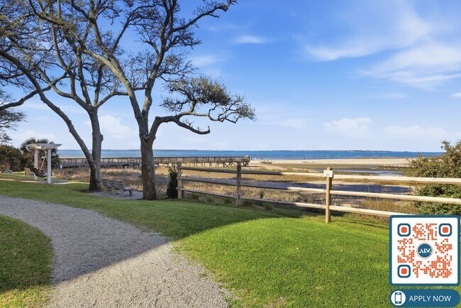 Building Photo - Fully Furnished 2BR Condo in Hilton Head’s North End – $400 Off First Month’s Rent!