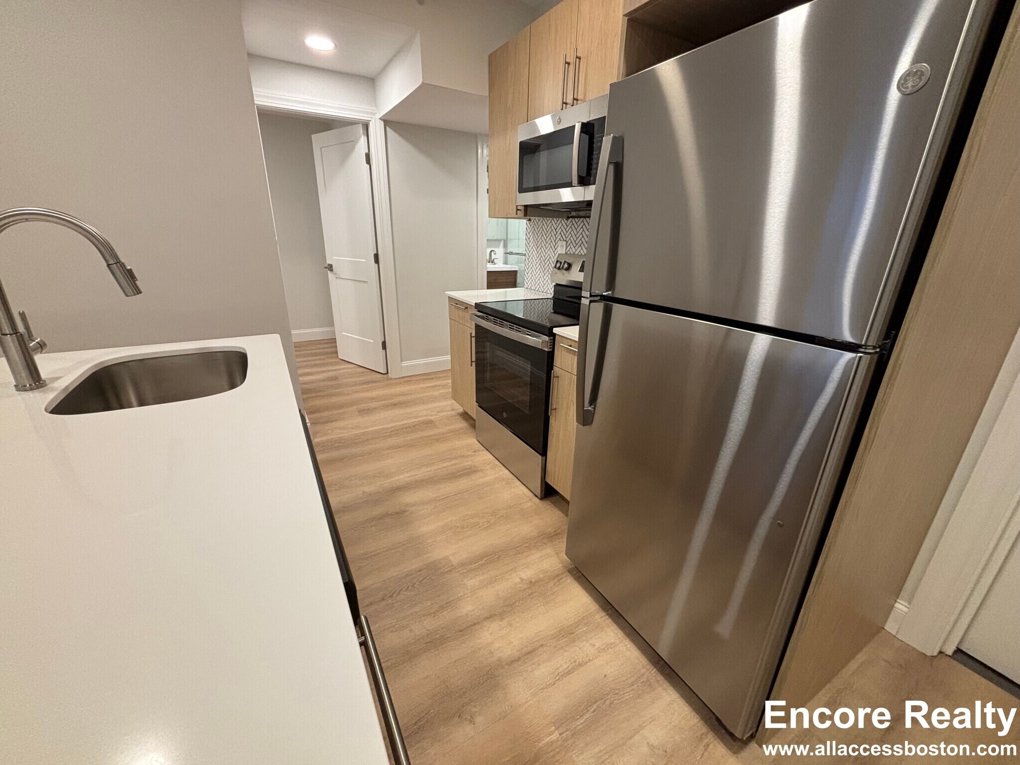 Building Photo - 529 Beacon St