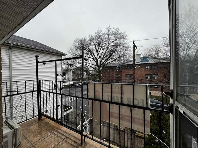 Building Photo - 20 DALE Ave