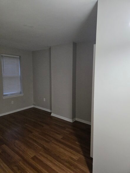 Building Photo - 2645 N Charles St