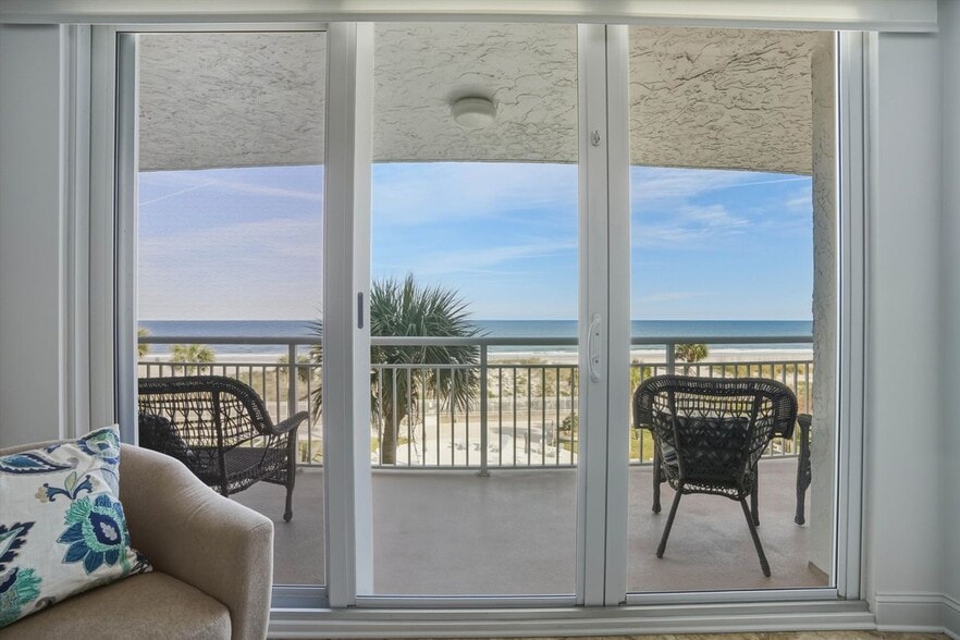 Building Photo - 1601 Ocean Dr S