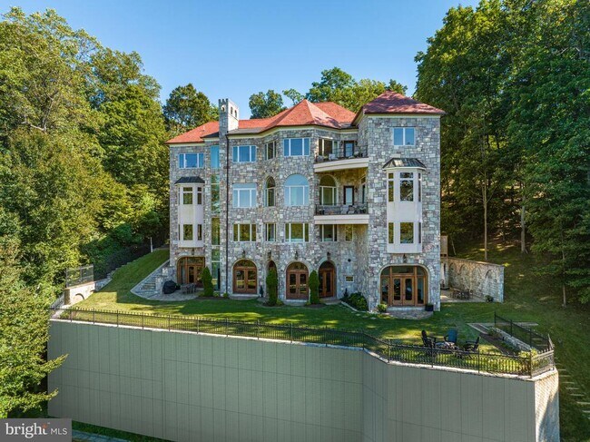 Building Photo - 612 Rivercrest Dr