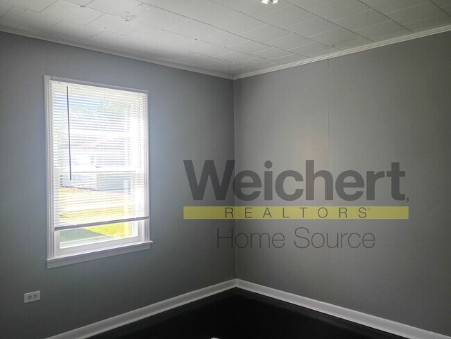 Building Photo - Quality finishes and adaptable design in a desirable location