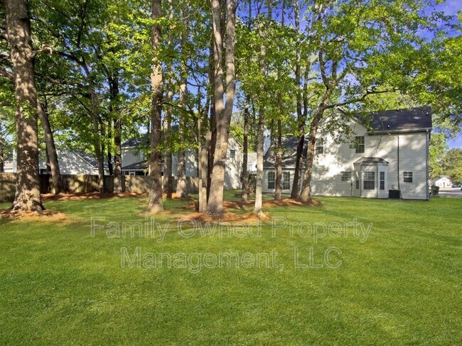 Building Photo - 105 Mallory Dr