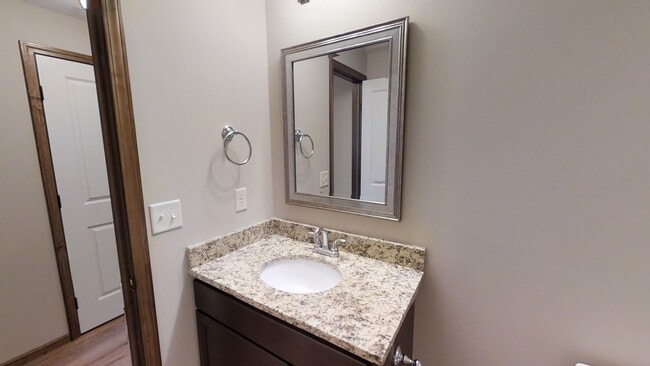 Building Photo - Luxury Townhome