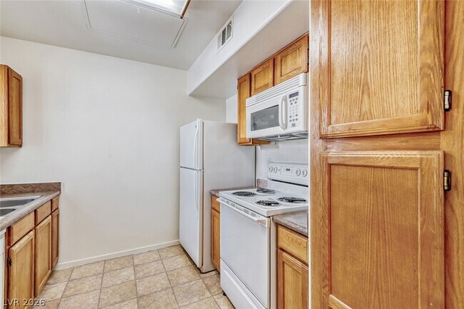 Building Photo - 7255 W Sunset Rd