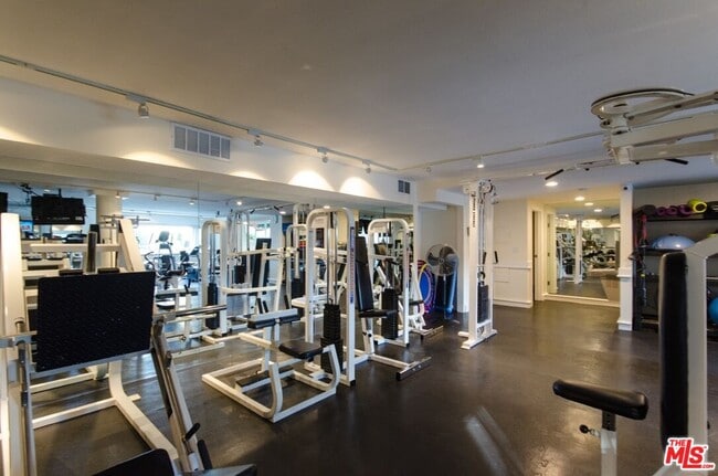 Building Photo - 1131 Alta Loma Rd