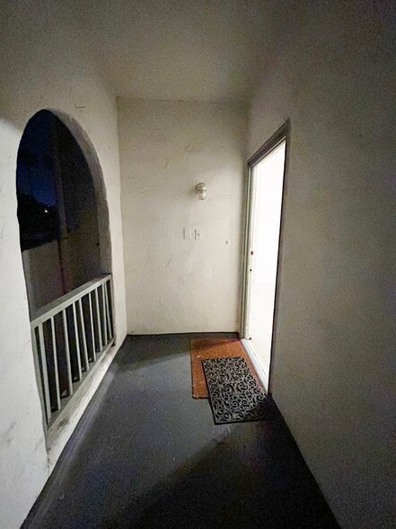 Building Photo - 808 N Poinsettia Pl