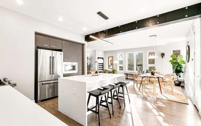 Building Photo - Beautiful 4 bedroom 3 bathroom property in Jefferson Park Denver