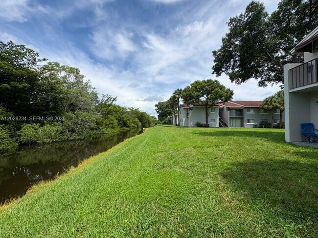 Building Photo - 1141 Lake Victoria Dr