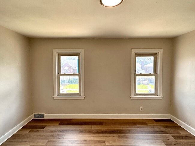 Building Photo - LARGE WESTSIDE FULLY REHABBED HOME -  3 be...