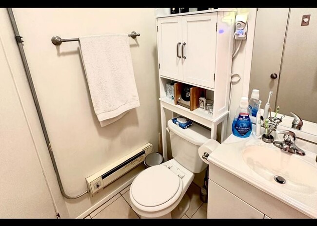 Building Photo - 1 bedroom in Chicago IL 60657