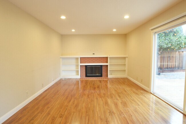 Building Photo - Beautifully Updated 5 Bedroom and 3 Bath Home in Desirable Blossom Valley Neighborhood!