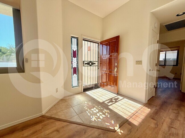 Building Photo - 137 E Calle Zavala