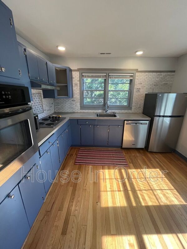 Building Photo - 144 Chestnut St