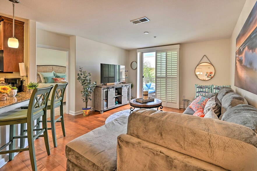 Building Photo - 1016 Costa Pacifica Way