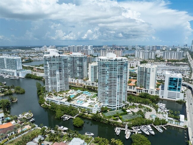 Building Photo - 16500 Collins Ave